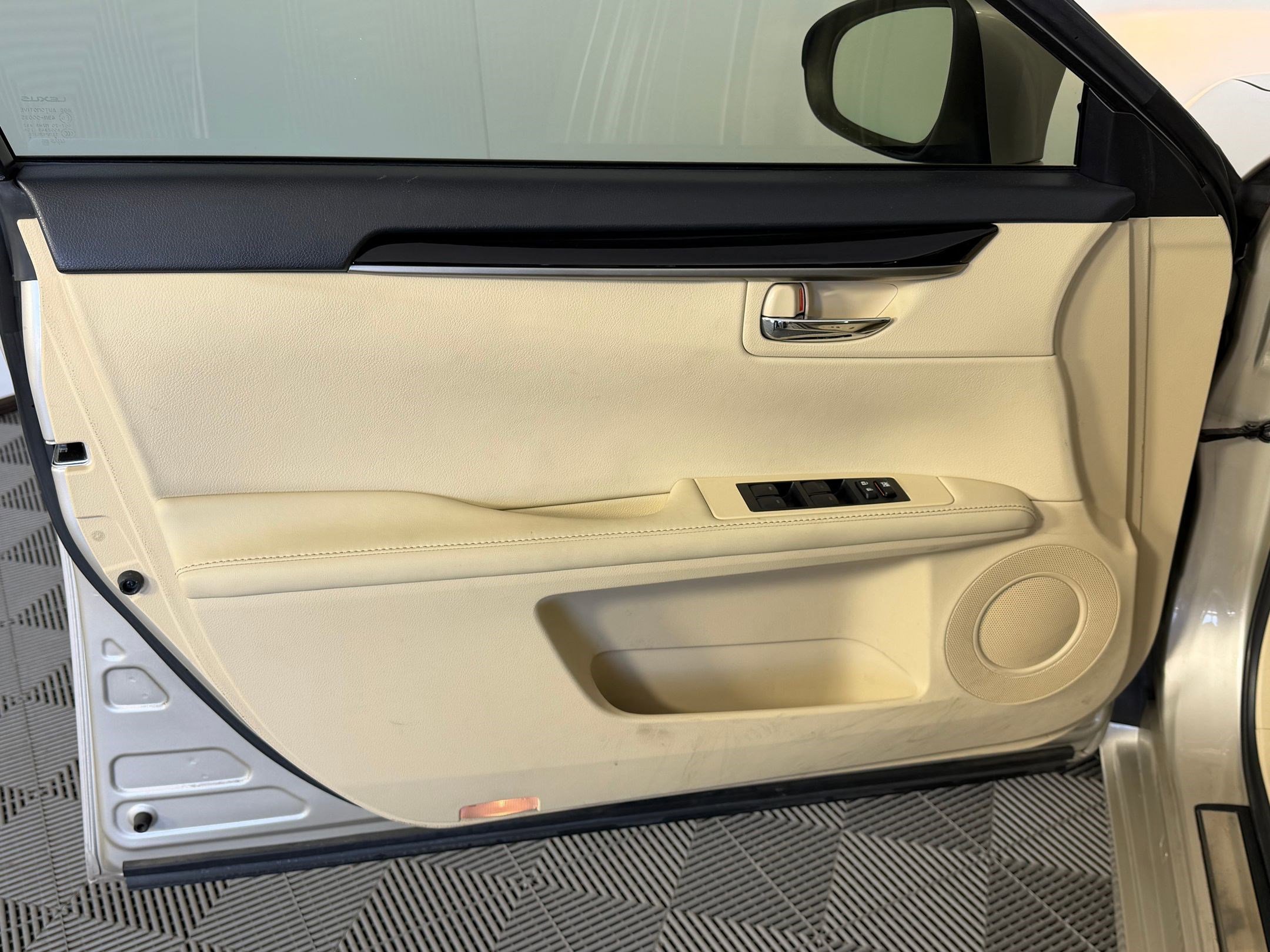 Used 2015 Lexus ES 350 image 23