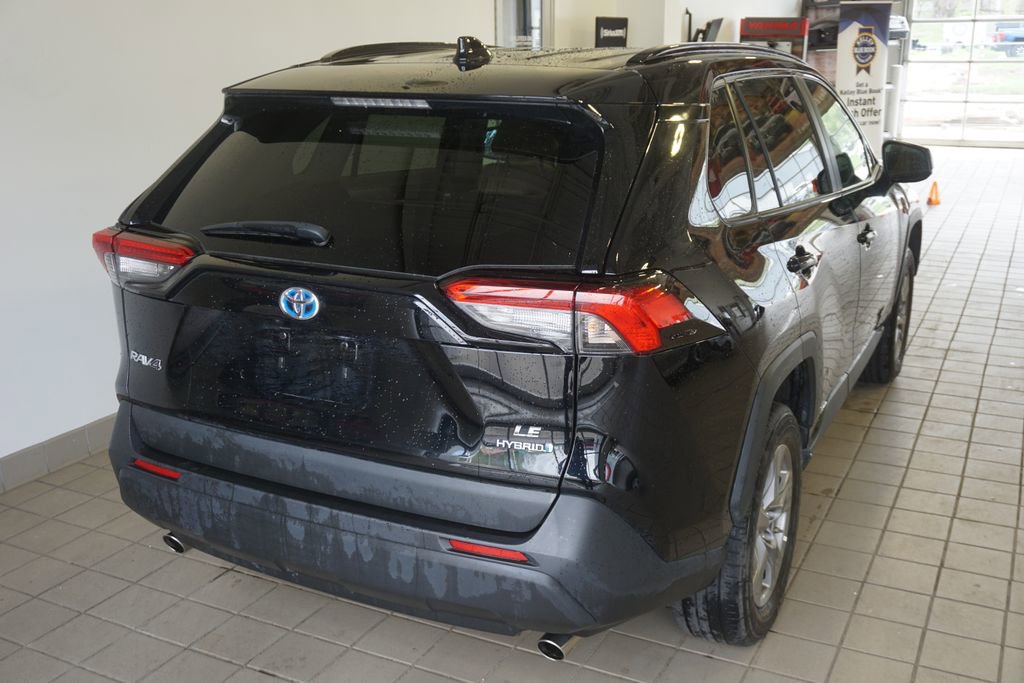 Used 2022 Toyota RAV4 LE AWD/4WD image 12