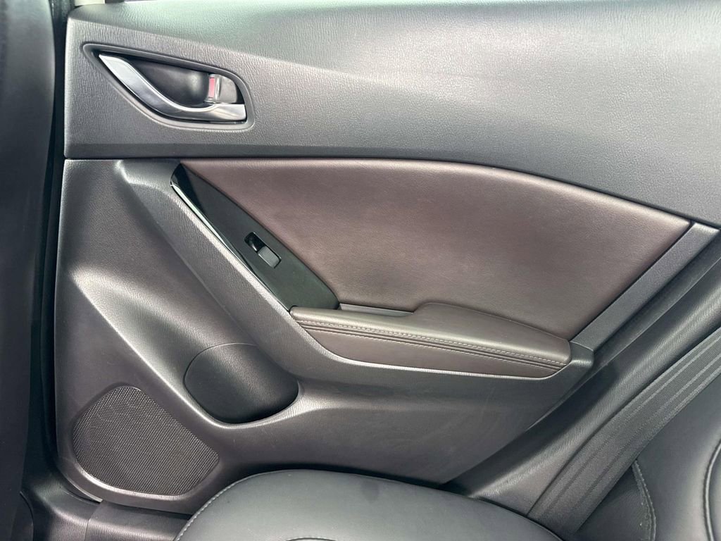 Used 2018 MAZDA MAZDA3 Touring image 12