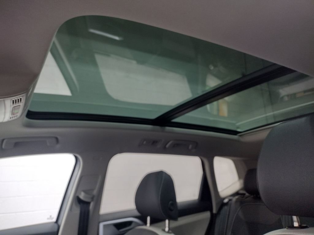 New 2025 Volkswagen Taos SE image 22