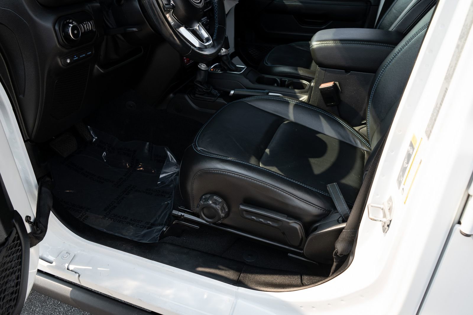 Used 2021 Jeep Wrangler Unlimited Rubicon 4xe w/ Dual Top Group image 17