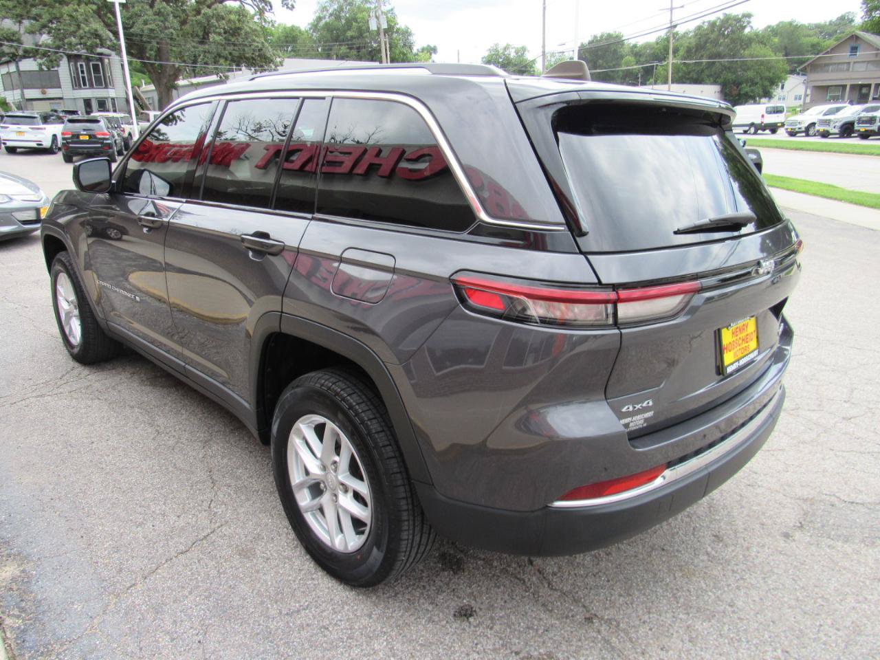 Used 2024 Jeep Grand Cherokee Laredo X AWD/4WD image 11