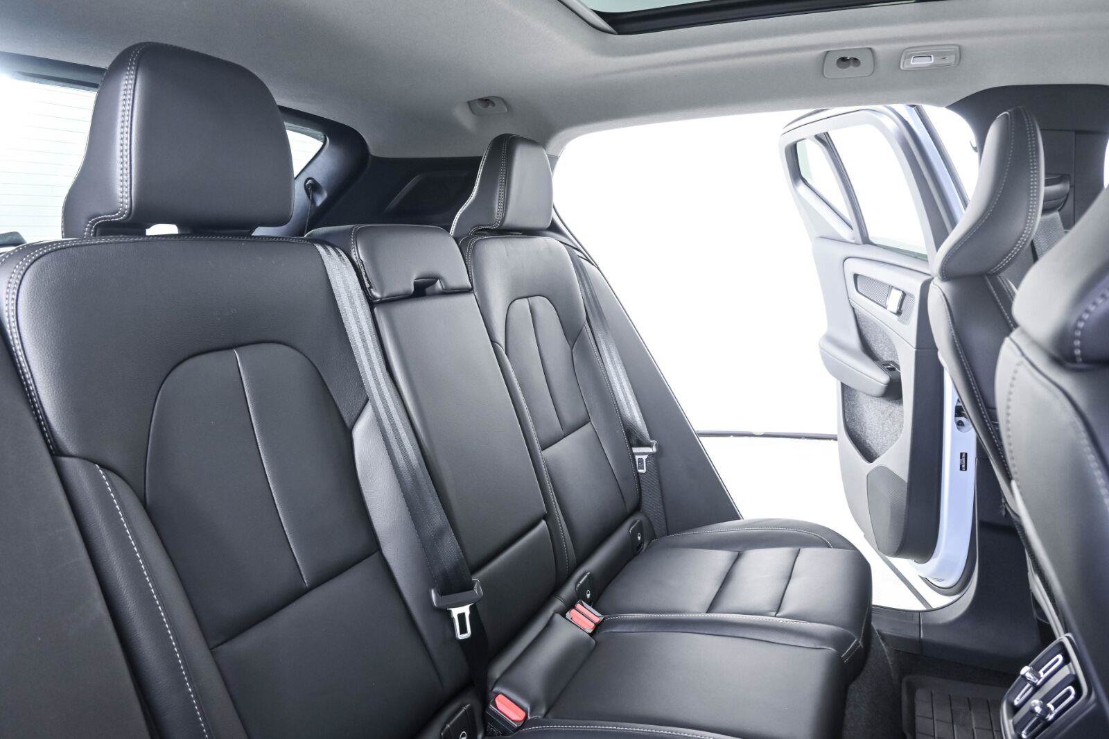 Certified 2026 Volvo XC40 B5 Plus AWD/4WD image 22