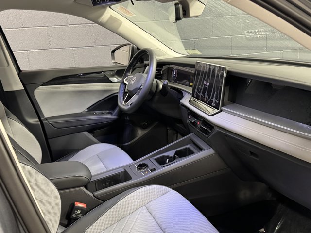 New 2026 Volkswagen Tiguan SE image 12