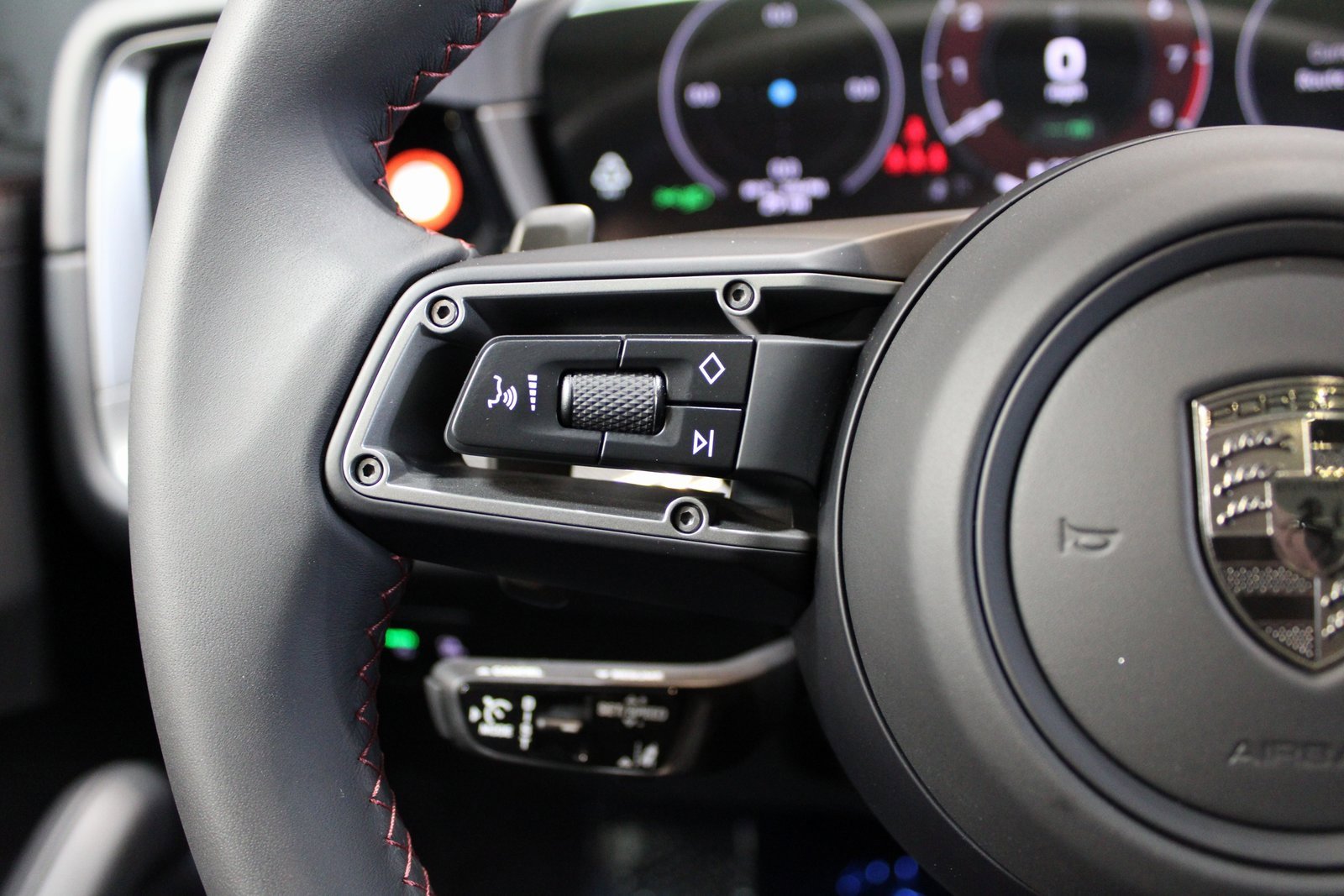 New 2025 Porsche Cayenne Turbo image 28