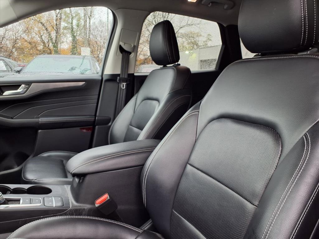 Used 2021 Ford Escape Titanium w/ Class II Trailer Tow Package image 3