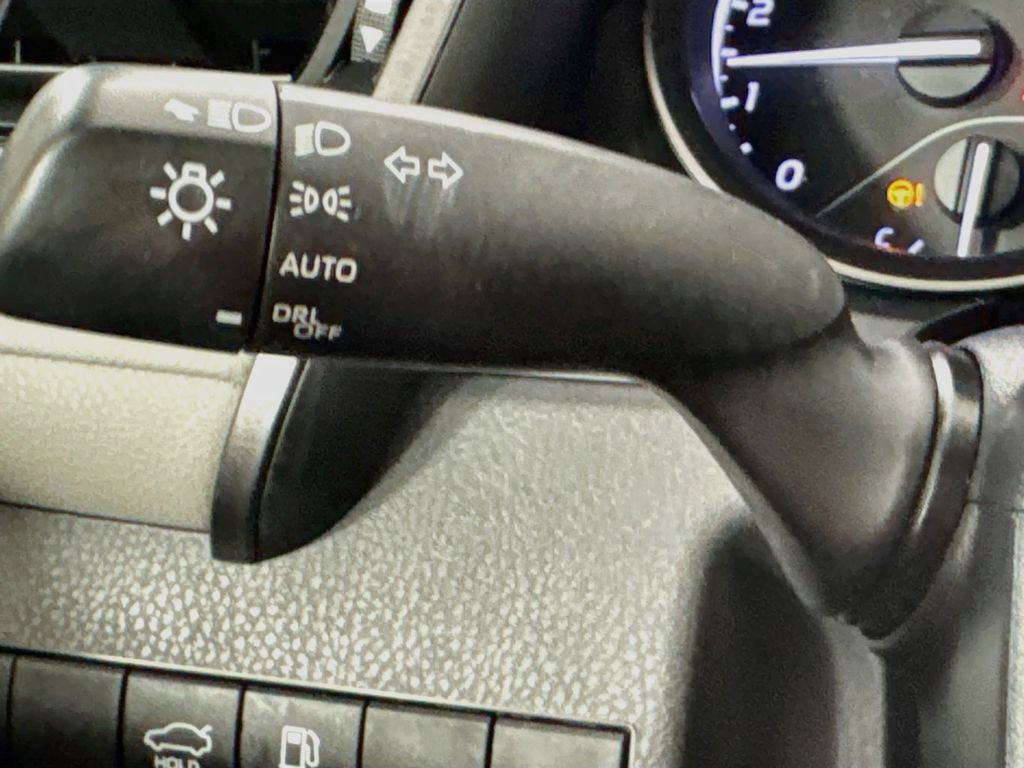 Used 2022 Toyota Camry SE FWD image 12