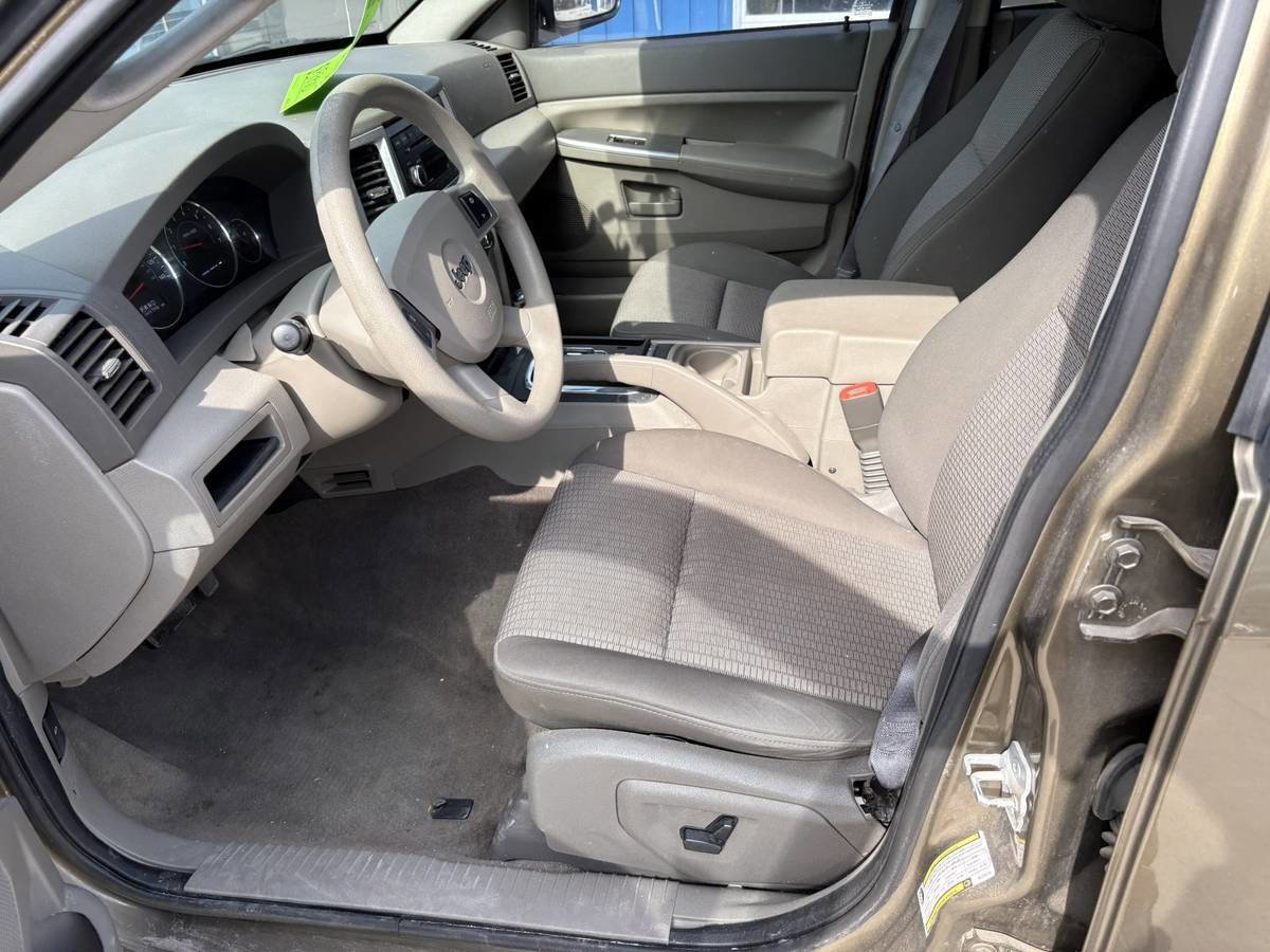 Used 2008 Jeep Grand Cherokee Laredo RWD image 11