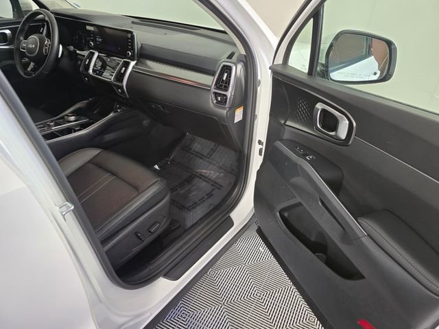 Used 2023 Kia Sorento EX AWD/4WD image 12