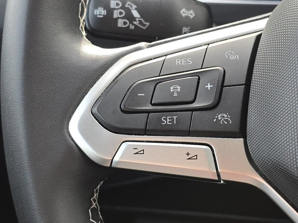Used 2023 Volkswagen Tiguan SE AWD/4WD image 25