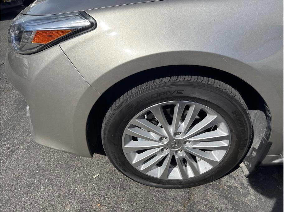 Used 2013 Toyota Avalon Limited image 25