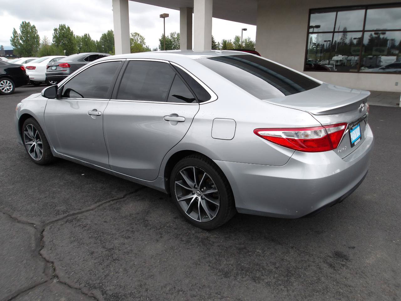Used 2016 Toyota Camry XSE w/ Moonroof Package FWD image 3
