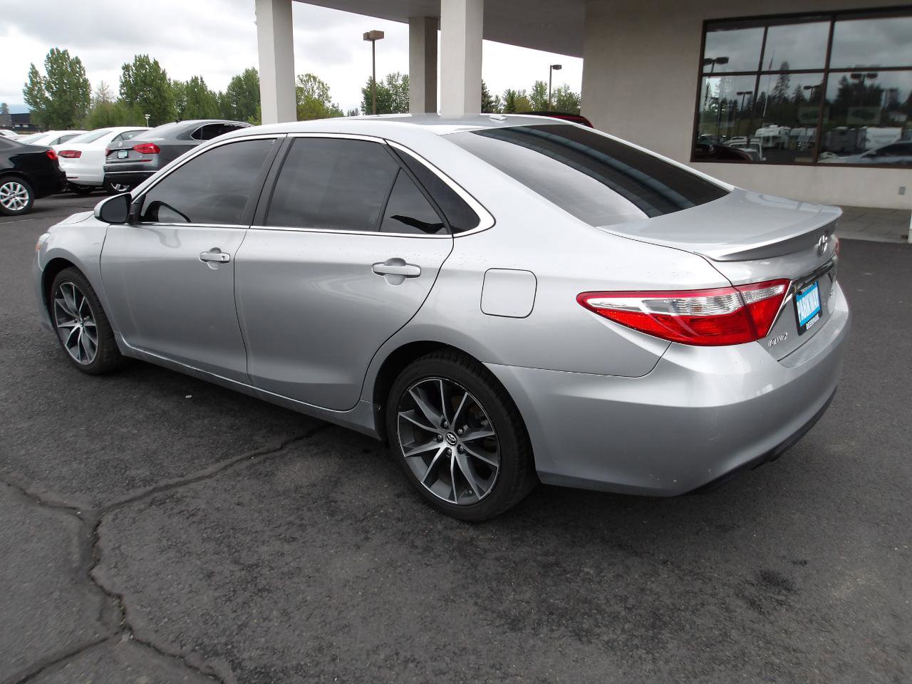 Used 2016 Toyota Camry XSE w/ Moonroof Package FWD image 3