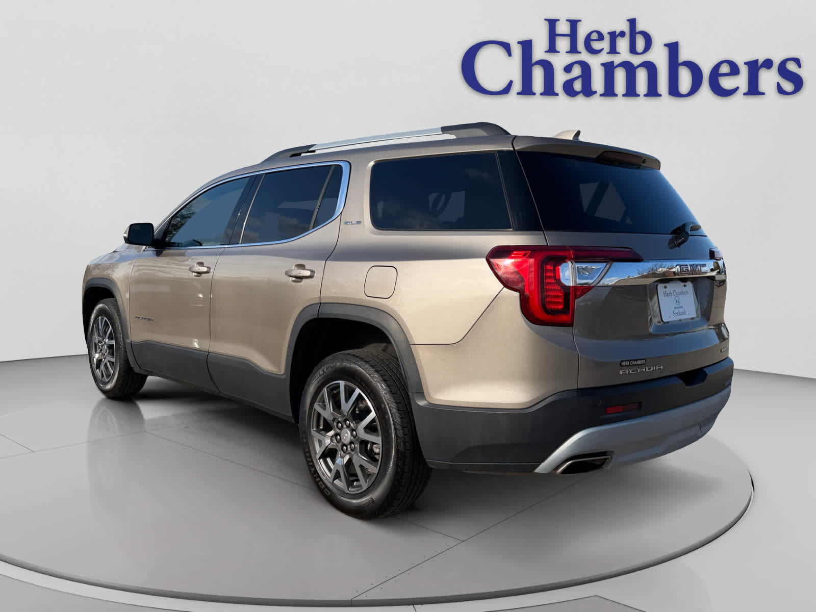 Used 2023 GMC Acadia SLE w/ Driver Convenience Package image 3