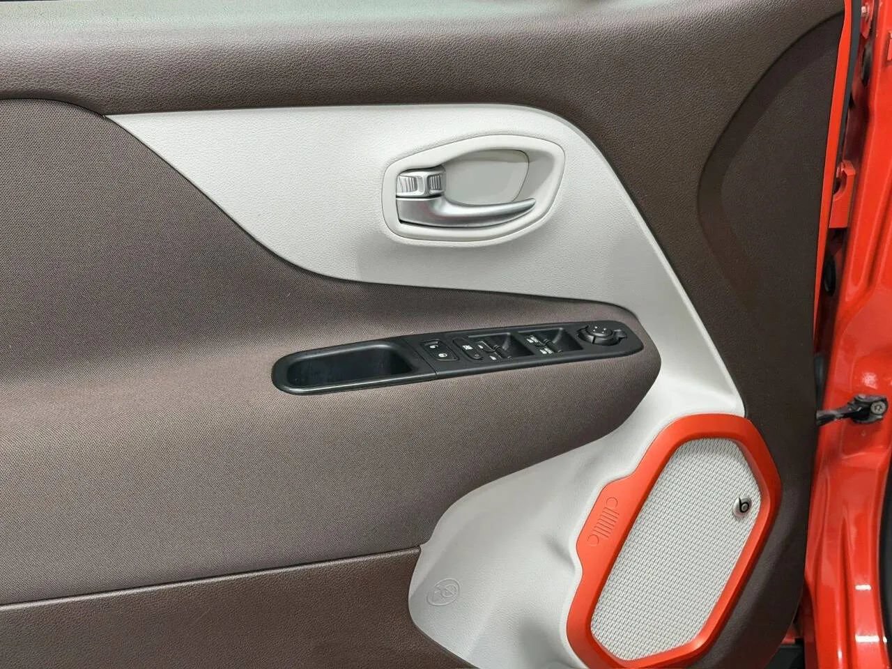 Used 2017 Jeep Renegade Latitude FWD image 33