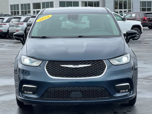Used 2024 Chrysler Pacifica Touring-L FWD image 44
