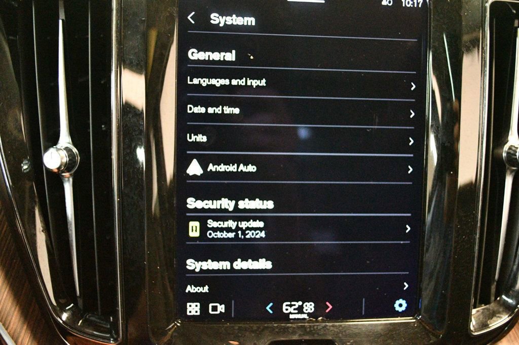 Used 2022 Volvo XC60 B5 Momentum w/ Protection Package Premier image 52