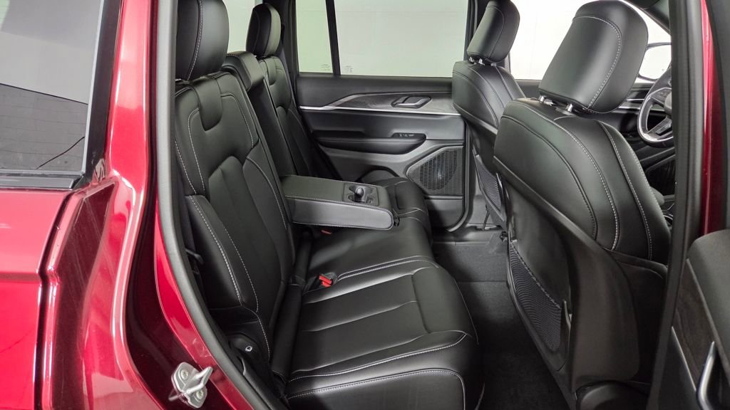 New 2025 Jeep Grand Cherokee Limited w/ Trailer Tow Package image 35