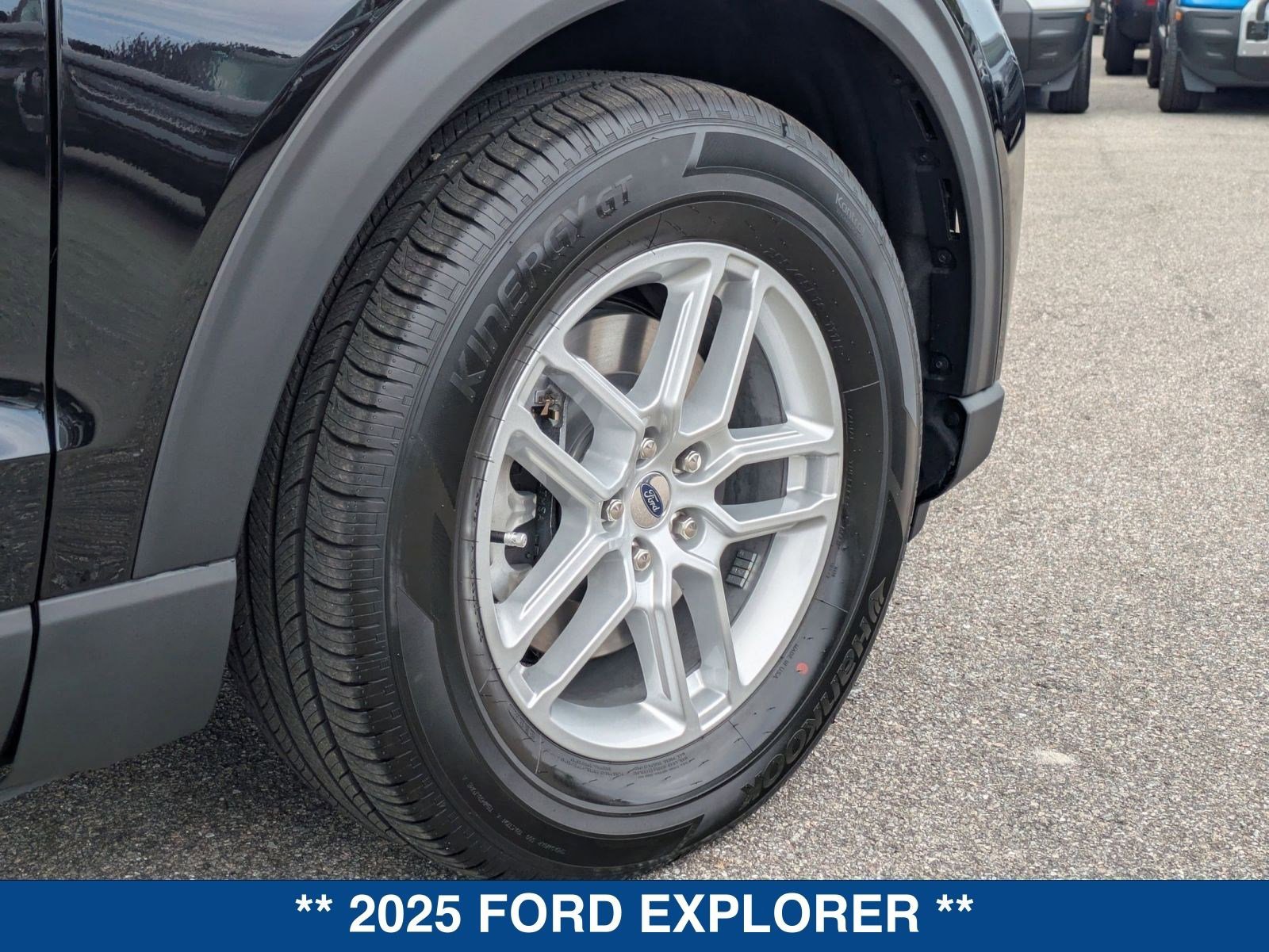 New 2025 Ford Explorer Active w/ Active Comfort Package image 13
