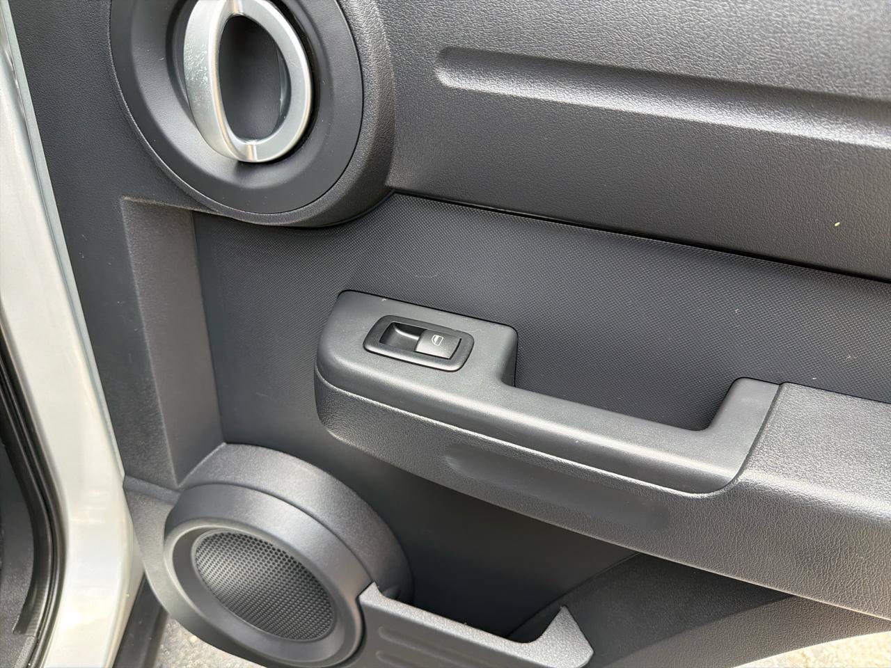 Used 2008 Dodge Nitro SXT RWD image 28