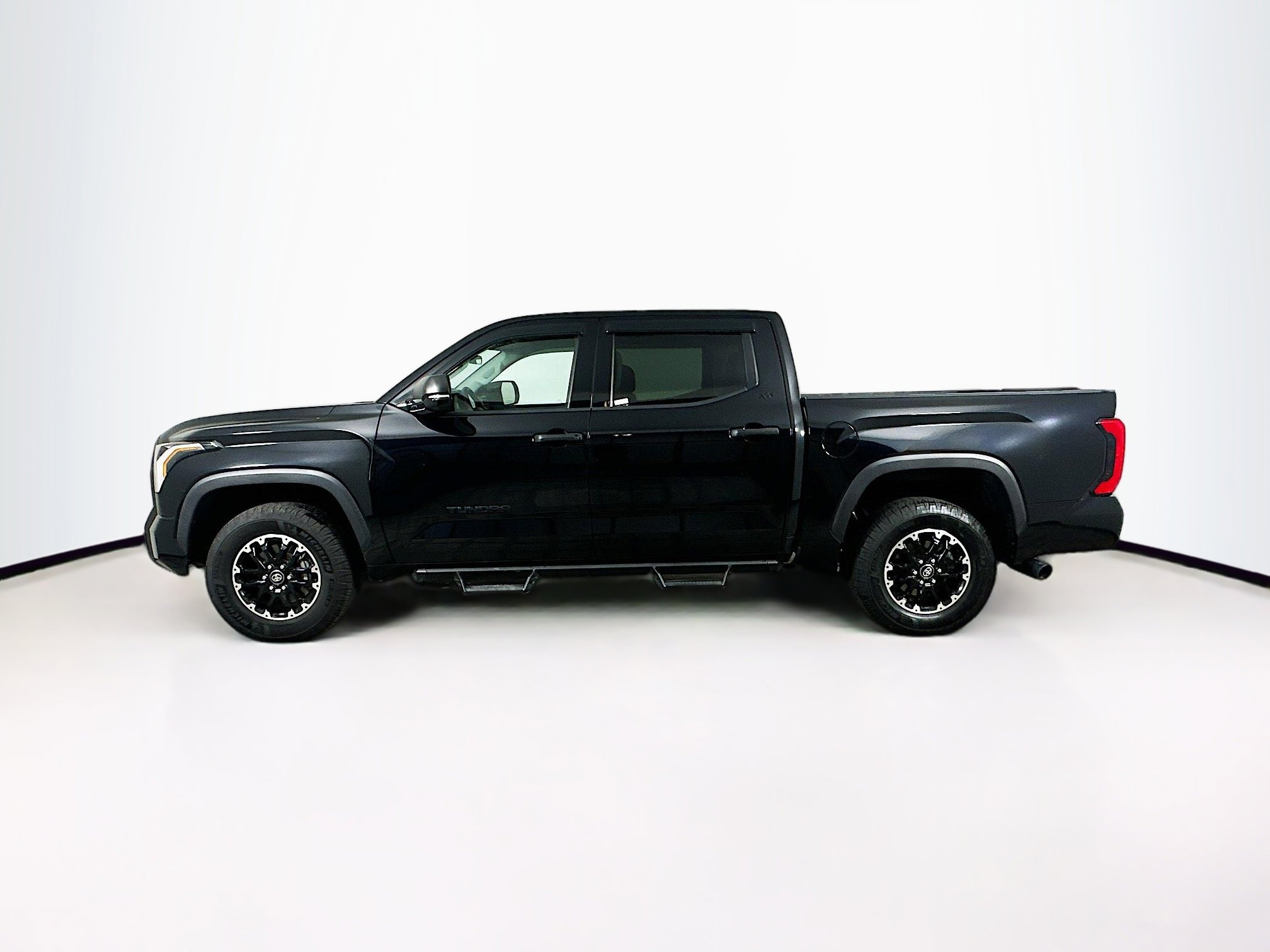Used 2023 Toyota Tundra SR5 w/ SR5 Convenience Package AWD/4WD image 4