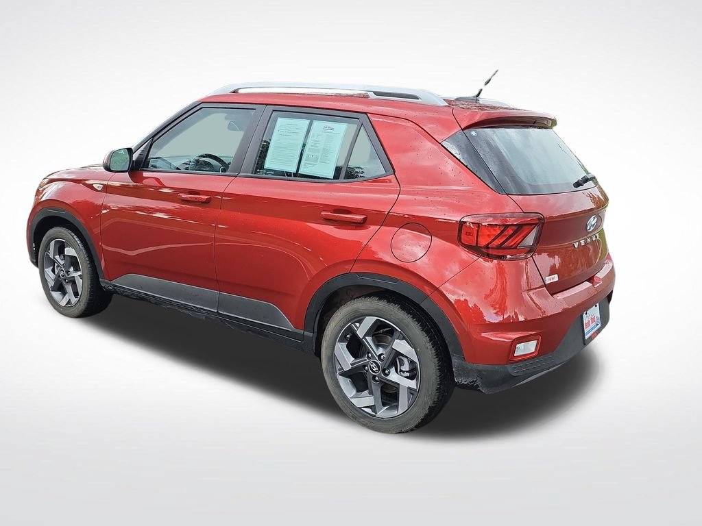Used 2024 Hyundai Venue Limited FWD image 3