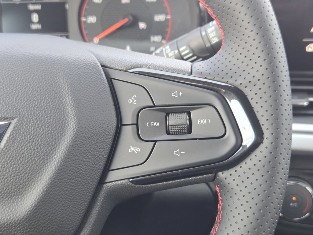 Used 2026 Chevrolet Trax RS w/ Sunroof Package FWD image 24