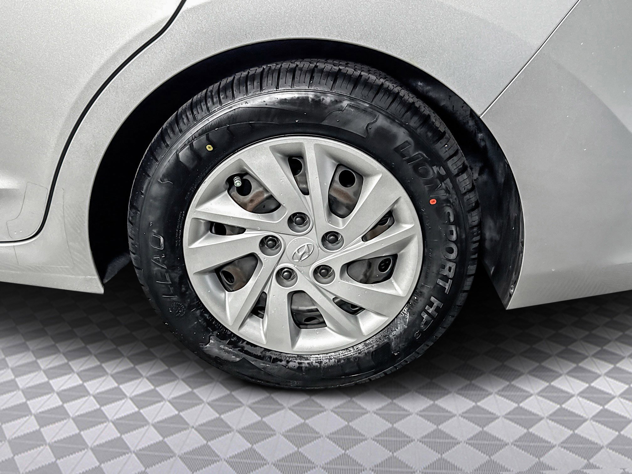 Used 2018 Hyundai Elantra SE image 30