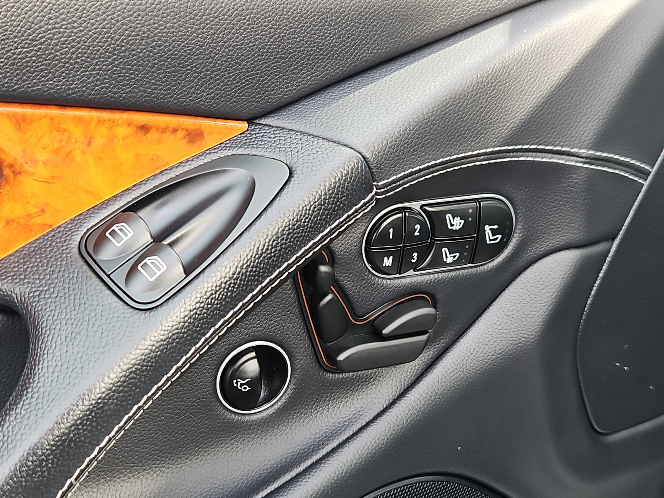 Used 2012 Mercedes-Benz SL 550 image 10
