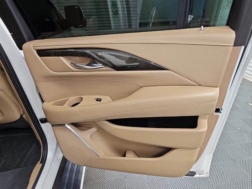 Used 2019 Cadillac Escalade ESV Platinum RWD image 44