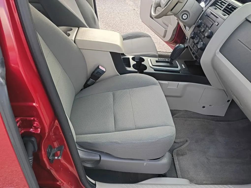 Used 2009 Ford Escape XLS image 18