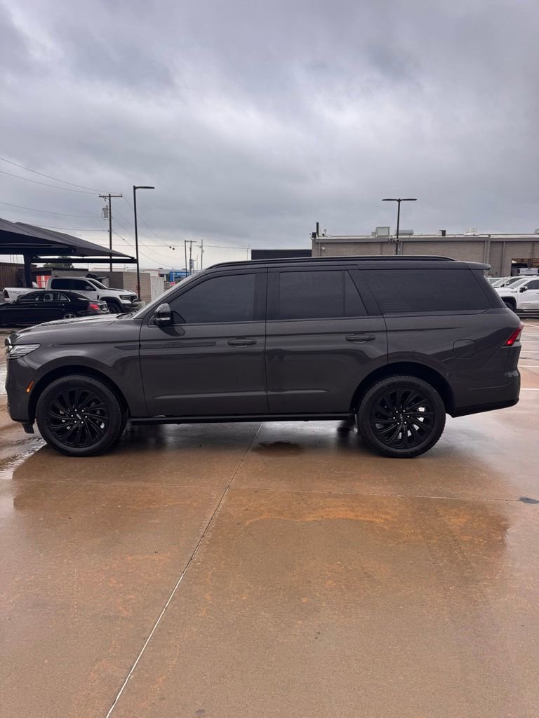 Used 2025 Lincoln Navigator Black Label AWD/4WD image 4