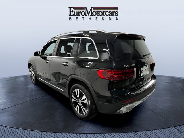 Used 2025 Mercedes-Benz GLB 250 4MATIC image 3