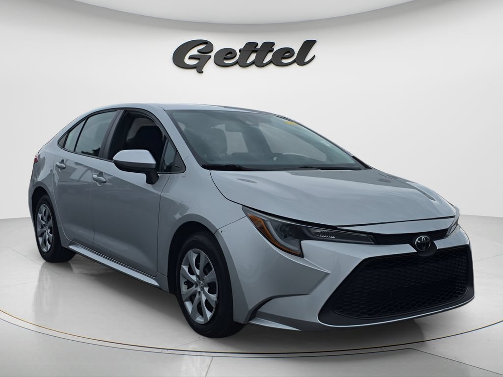 Used 2022 Toyota Corolla LE FWD image 3