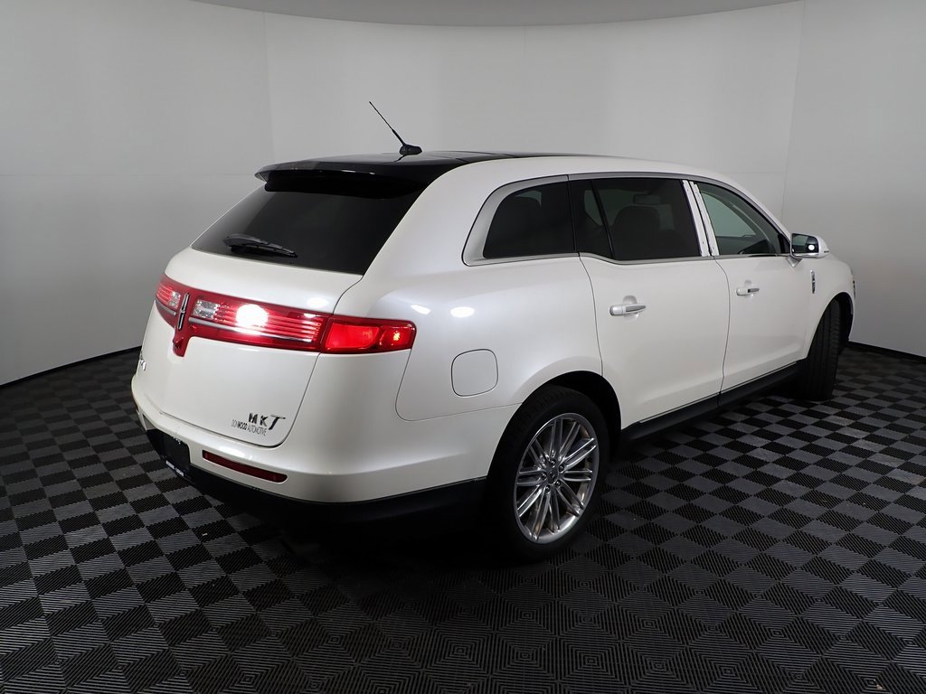 Used 2019 Lincoln MKT AWD image 16