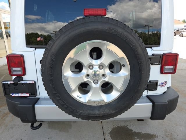 Used 2015 Jeep Wrangler Unlimited Sahara w/ Connectivity Group AWD/4WD image 64