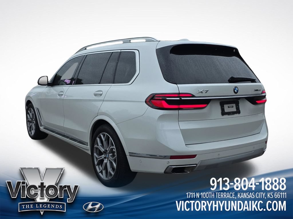 Used 2023 BMW X7 xDrive40i AWD/4WD image 3