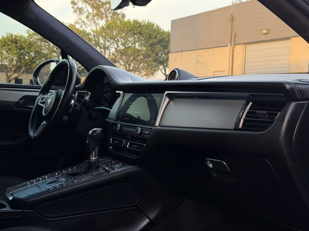 Used 2020 Porsche Macan Turbo AWD/4WD image 25