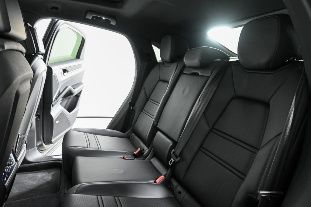 New 2025 Porsche Cayenne Coupe image 22