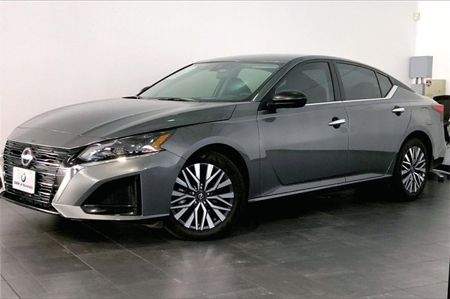 Used 2025 Nissan Altima 2.5 SV image 1