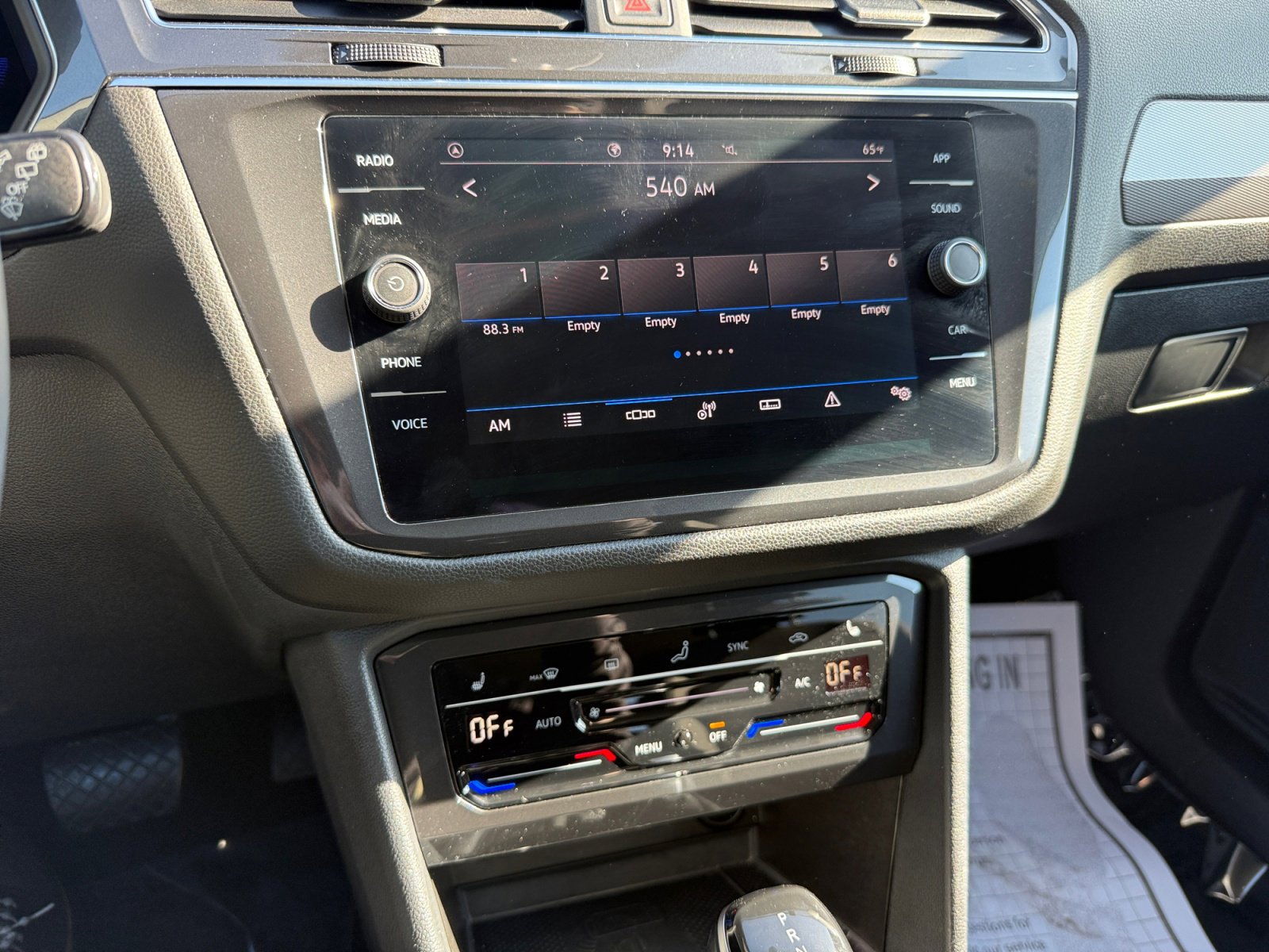 Used 2023 Volkswagen Tiguan SE image 11