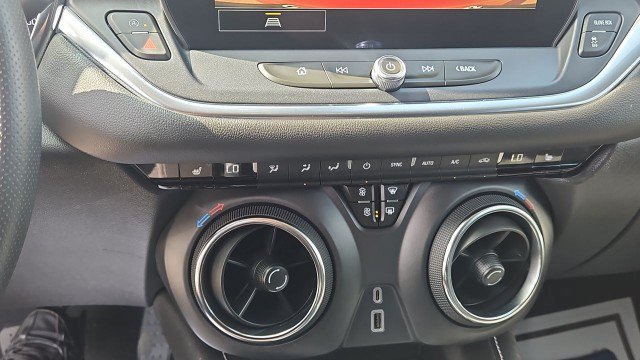 Used 2025 Chevrolet Blazer LT FWD image 17