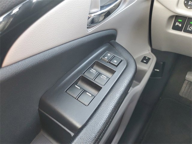 Used 2017 Honda Pilot Touring image 32