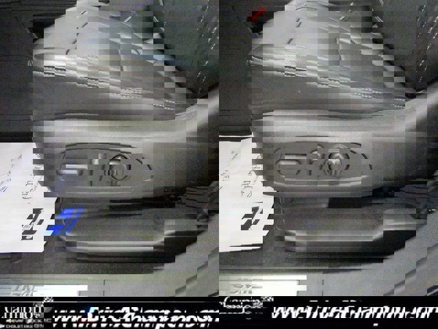 Used 2022 GMC Acadia SLT w/ Technology Package image 32