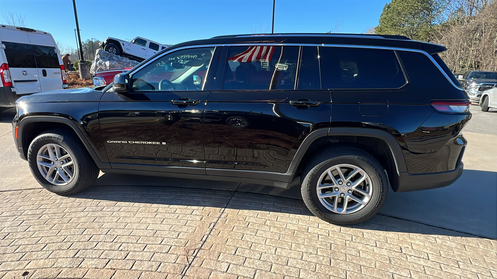 Used 2023 Jeep Grand Cherokee L Laredo image 10