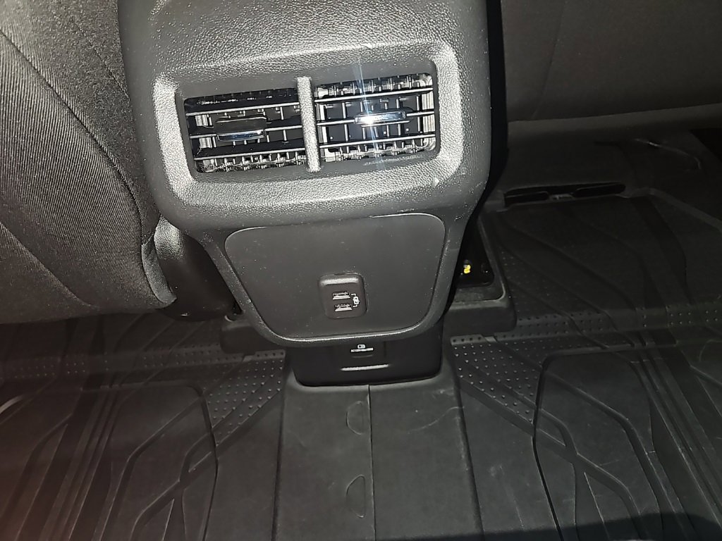 Used 2023 Chevrolet Equinox LT image 23