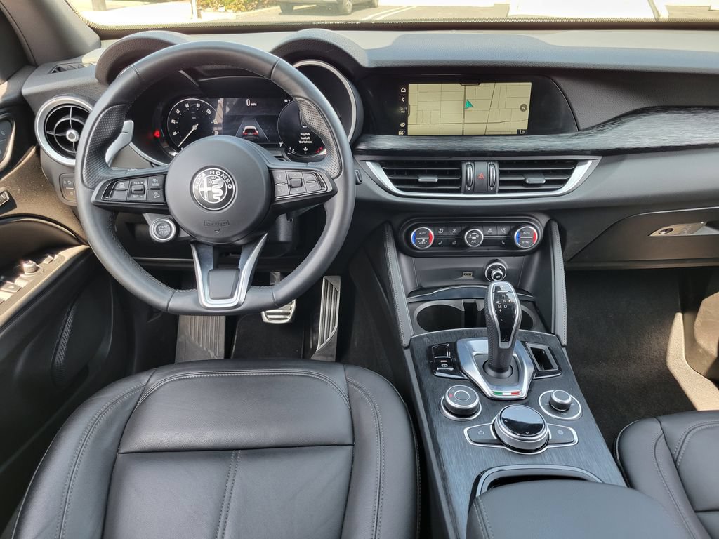 Used 2024 Alfa Romeo Stelvio Sprint image 4