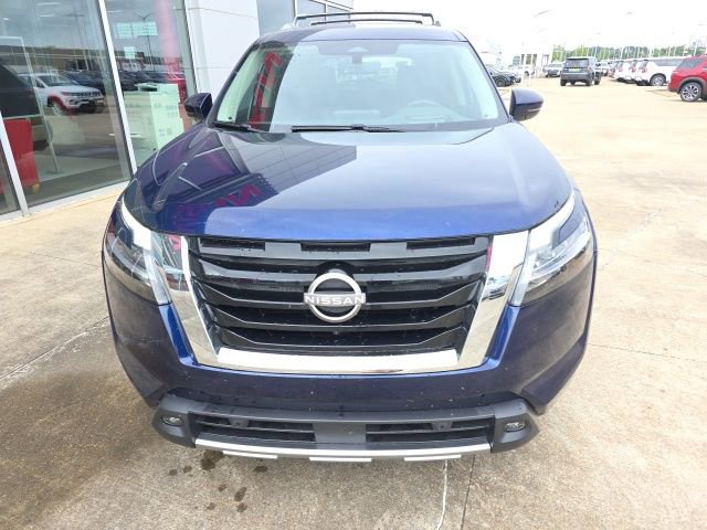 Certified 2024 Nissan Pathfinder Platinum w/ Lighting Package (N93) FWD image 3
