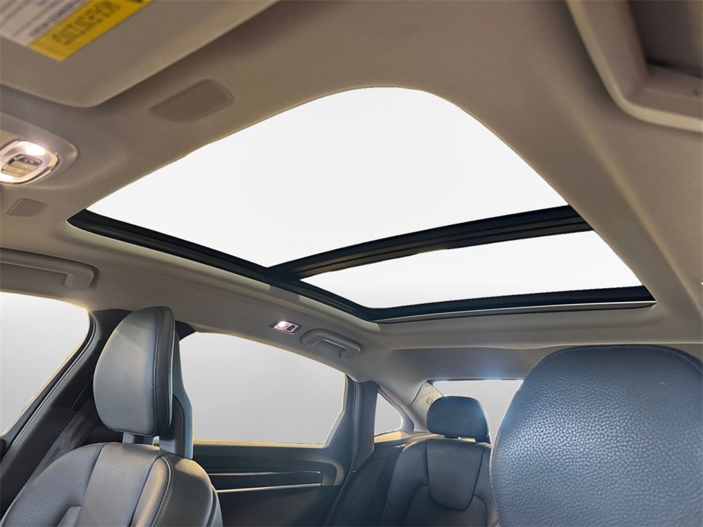 Used 2018 Volvo S90 T5 Momentum w/ Convenience Package image 23