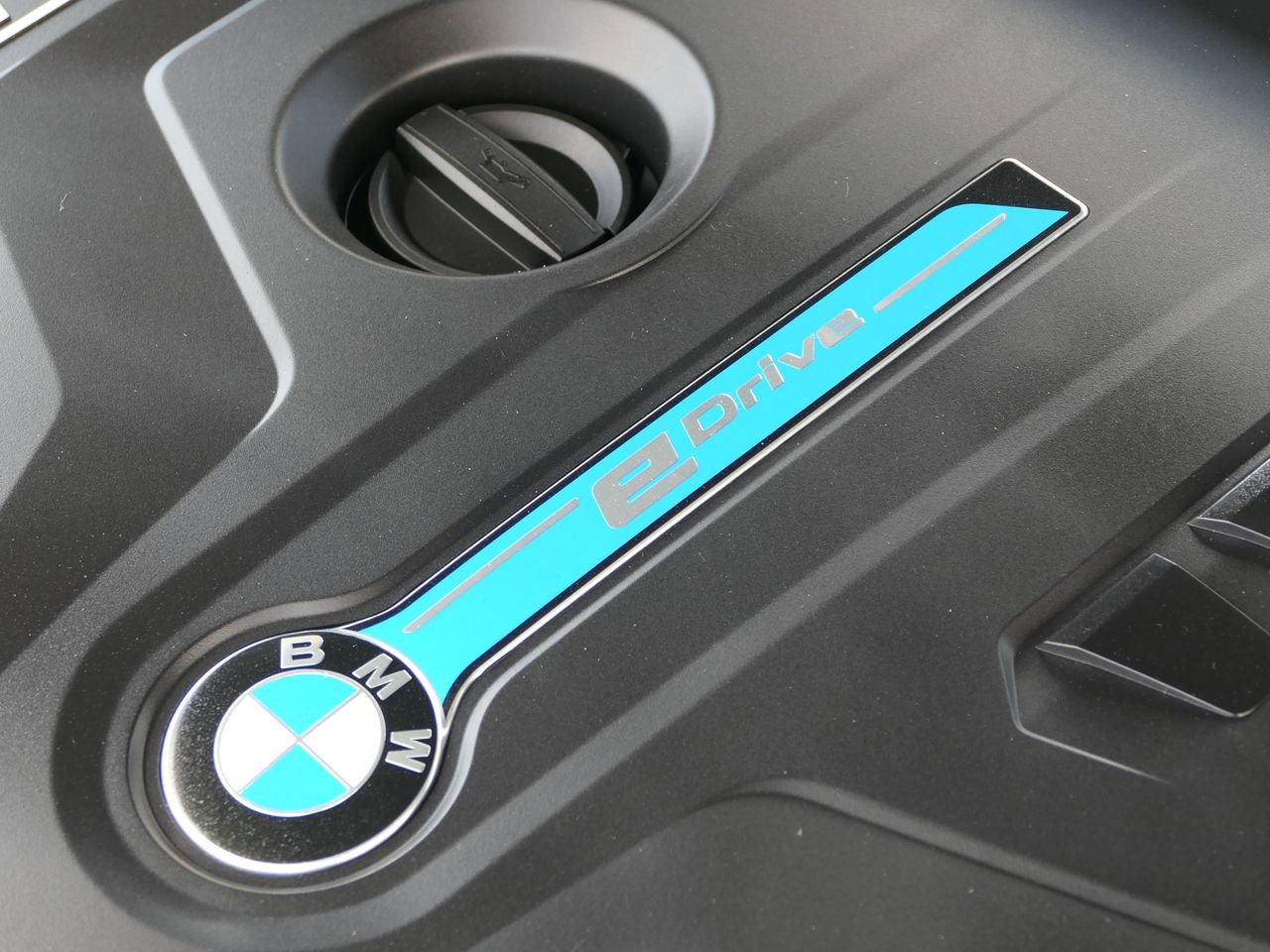 Used 2020 BMW 530e w/ Convenience Package image 34